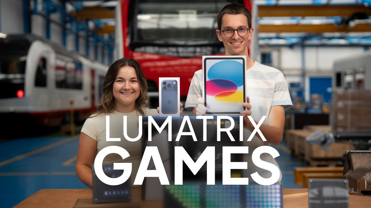 Miriam und Damian mit den Preisen, dazu der Titel Lumatrix Games
